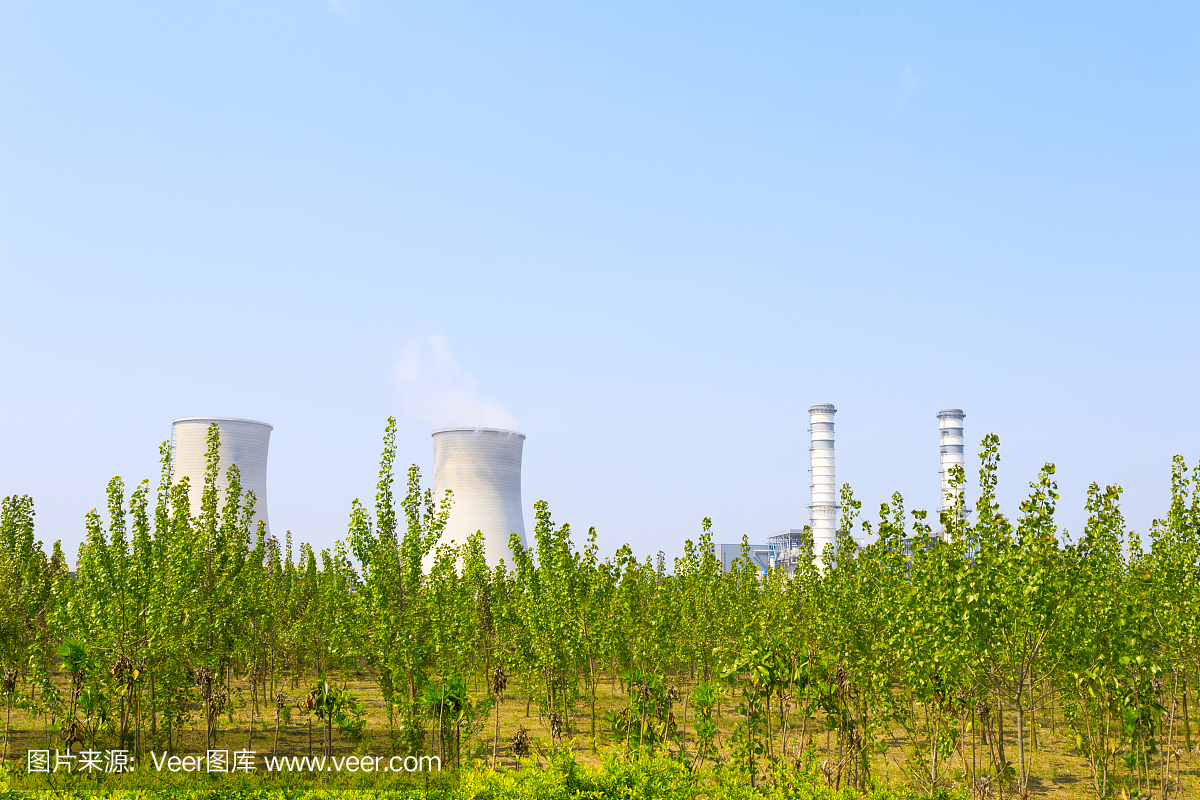 燃煤電站,有釋放蒸汽的冷卻塔